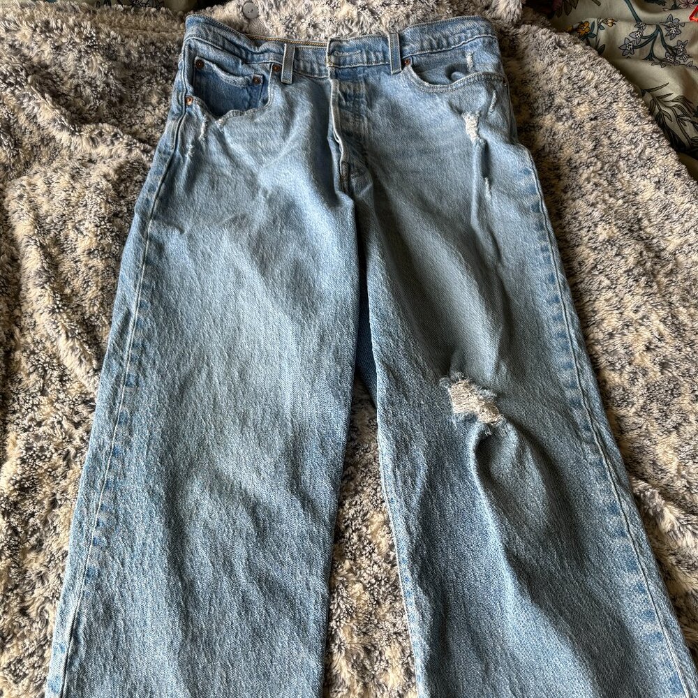 Levi’s® Ribcage Ripped High Waist Ankle Straight Leg Jeans